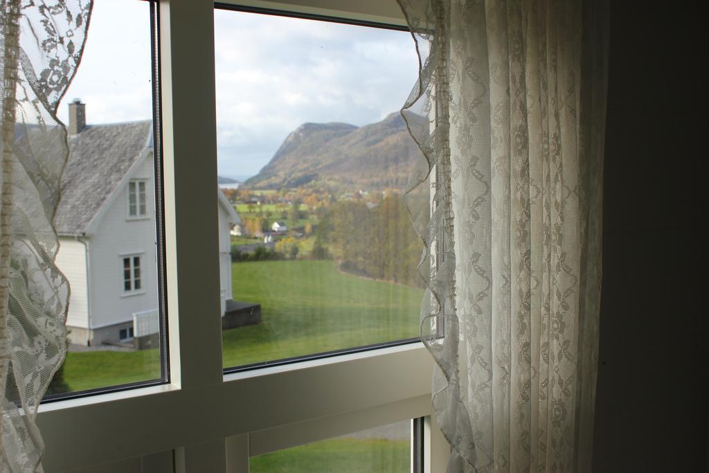 Hoiland Gard Gardshotellet Hjelmeland الغرفة الصورة